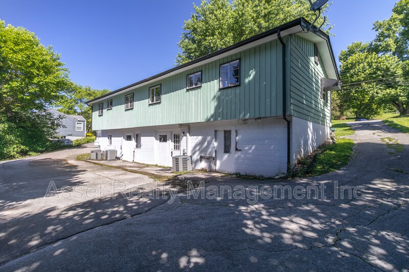 Primary Photo - 708 Dutch Valley Drive Northeast - 1