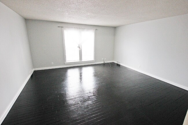 Foto del edificio - 115 Hurd Ave