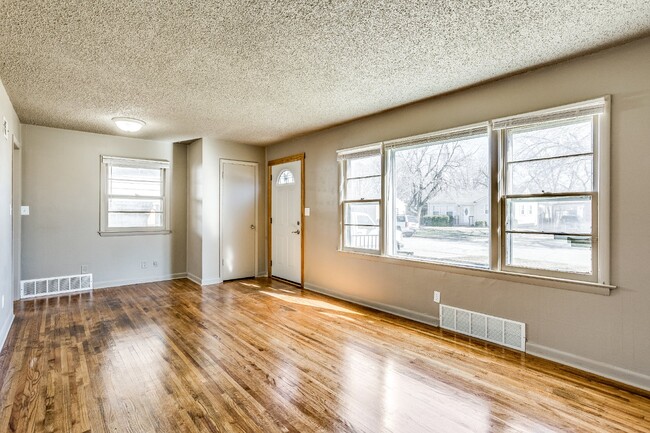 Building Photo - Charming 3 Bedroom Rental in Wichita with ...