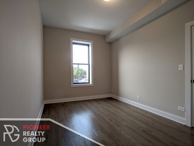 Foto del edificio - 3401 W Fullerton Ave