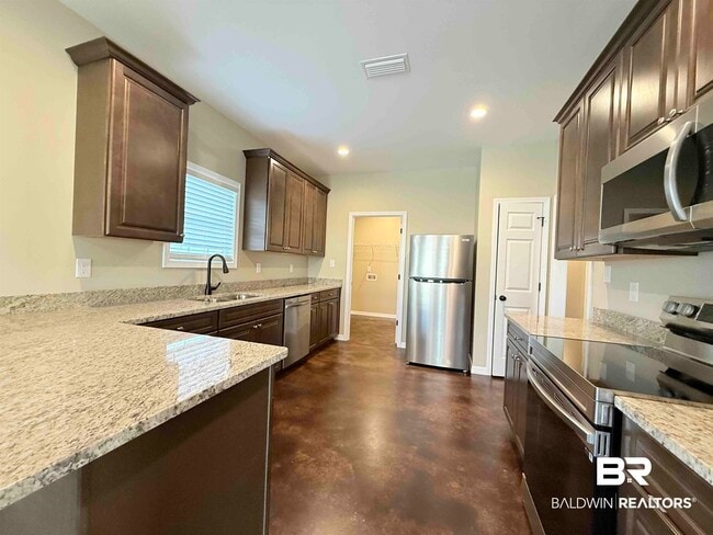 Building Photo - 33071 -B Stables Dr
