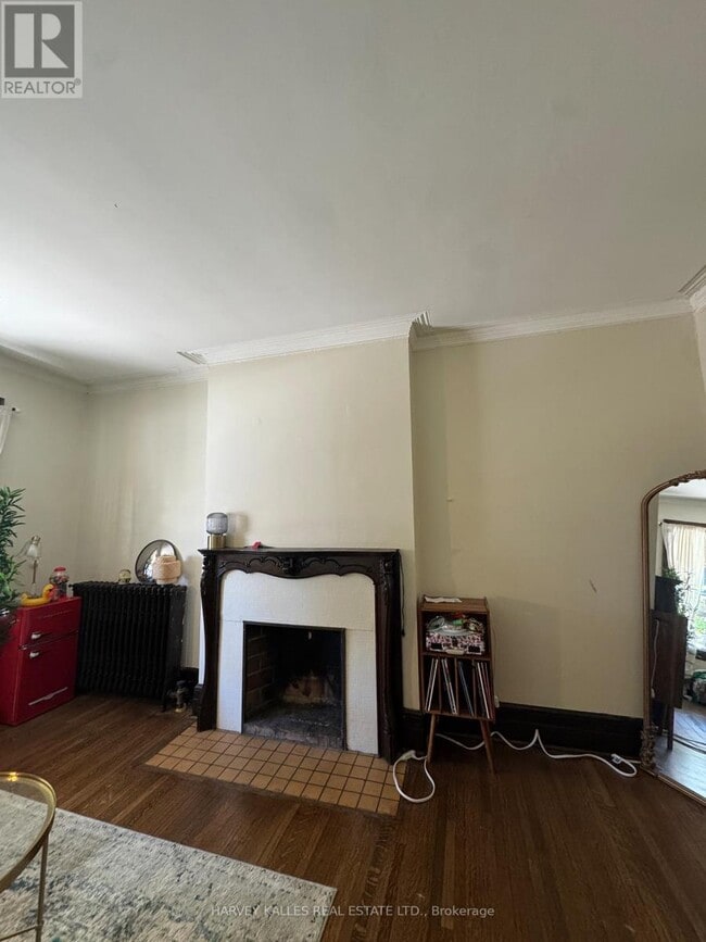 Building Photo - 678 Huron St