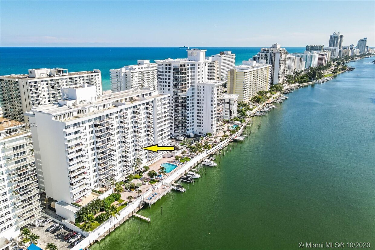 Primary Photo - 5700 Collins Ave
