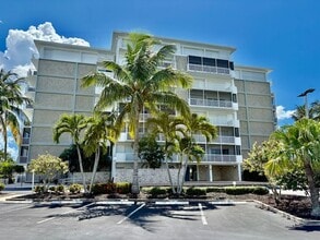 Building Photo - 60 W Pelican St Building Photo - 60 W Pelican St