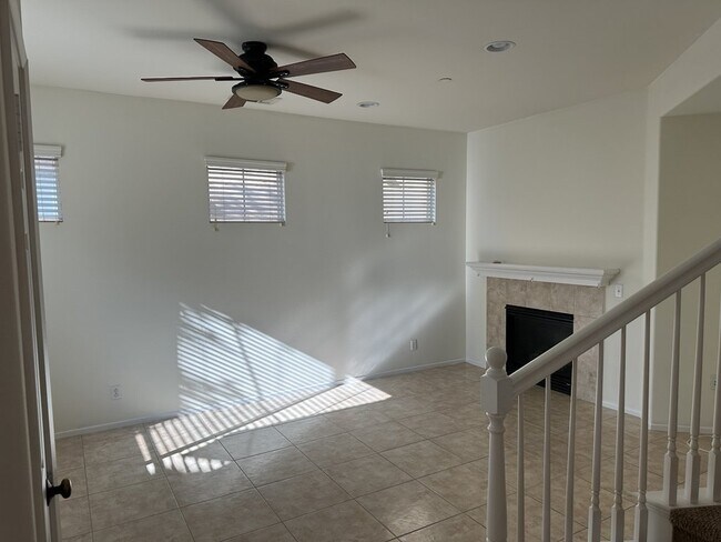 Foto del edificio - "Charming 3-Bedroom Riverside Retreat with 2.5 Baths – 1598 Sq Ft of Comfort on Winterberry Drive!"