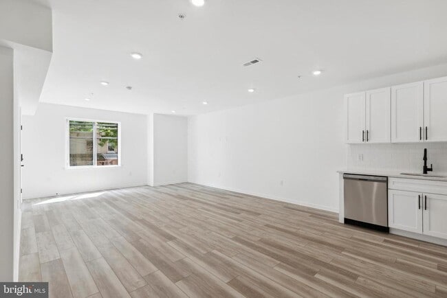 Foto del edificio - 890 N 42nd St