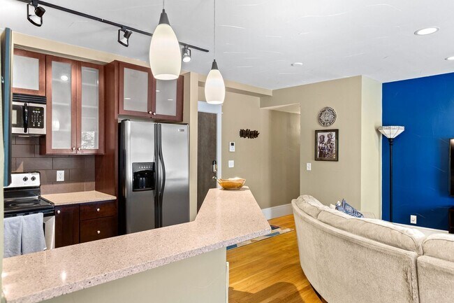 Foto del edificio - Stunning Industrial-Chic Loft in the Heart of Capitol Hill