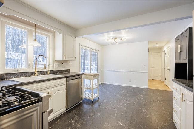 Foto del edificio - 105 Chestnut Dr