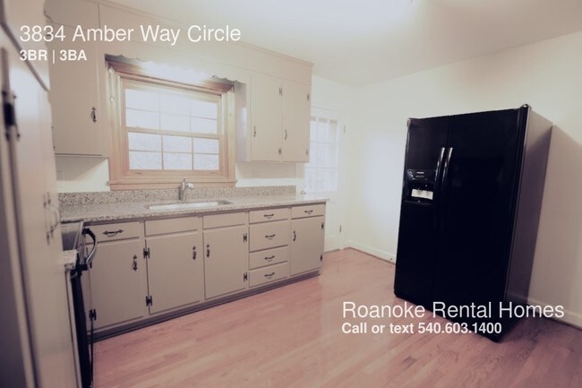 Building Photo - Move In Ready//4bd//2ba//Spacious