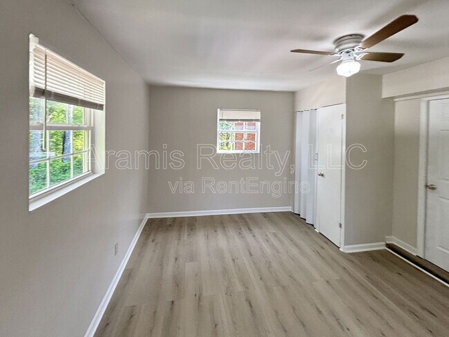 Foto del edificio - 7466 W Lake Dr NW
