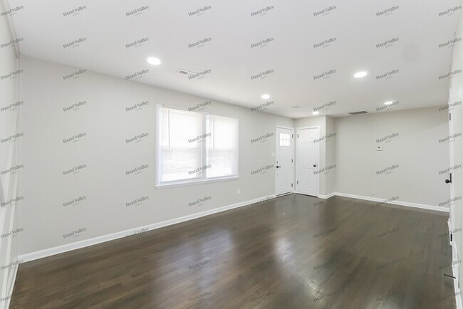 Foto del edificio - 10706 Ewing Ave