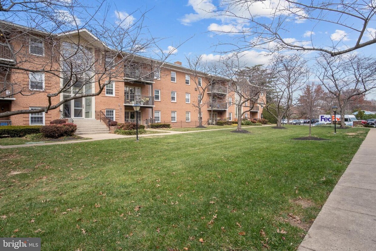 Primary Photo - 3332 Spring Ln