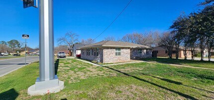 Building Photo - 1401 E Sherman Dr