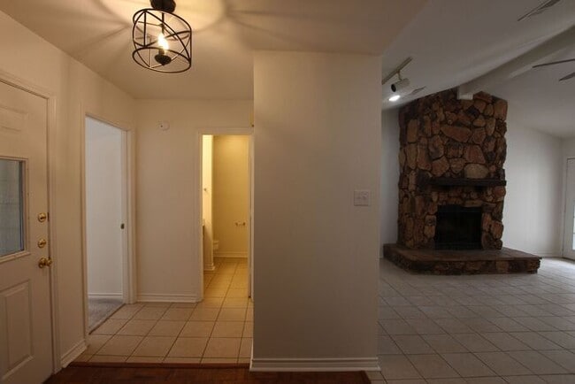 Building Photo - Tour Today !2 Bedroom 2 BathTownhome!