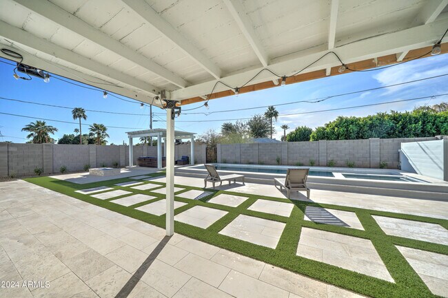 Foto del edificio - 3726 N 68th St