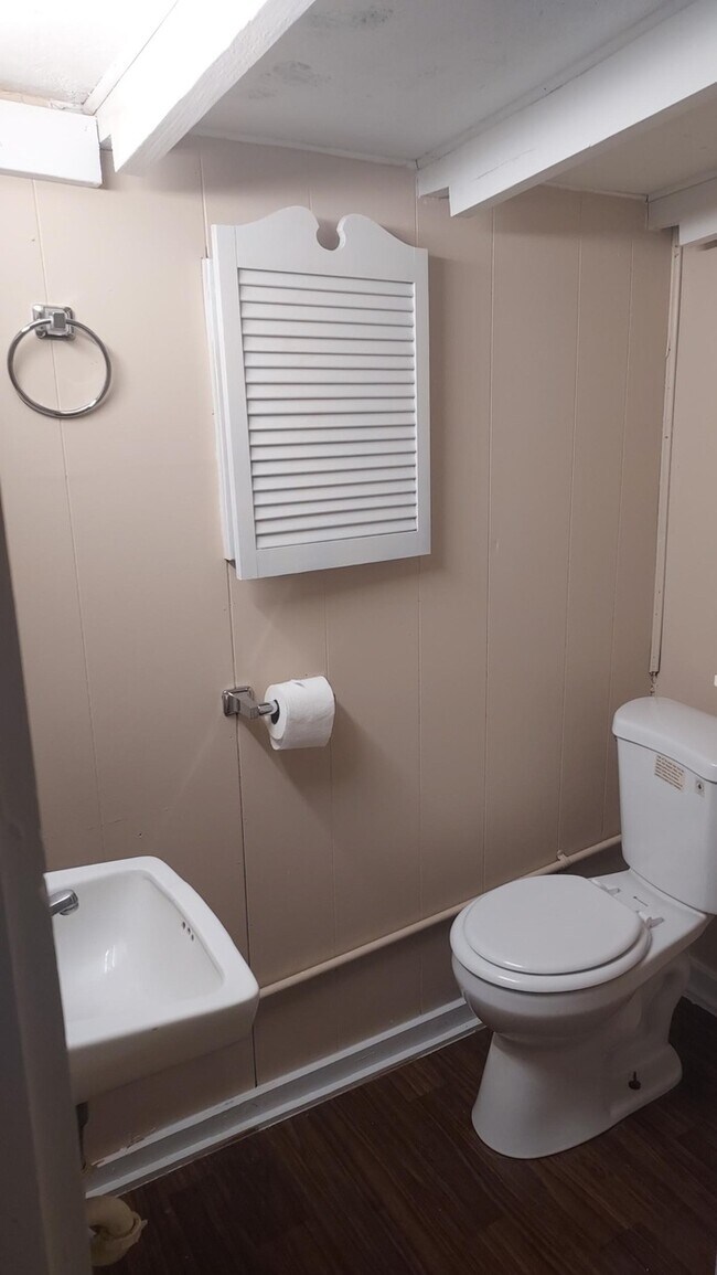 Foto del edificio - 2826 Friendly Ln