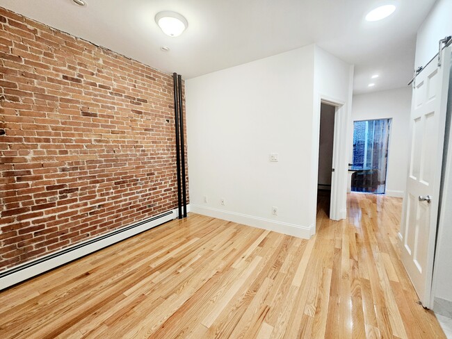 Building Photo - 53 Joy St