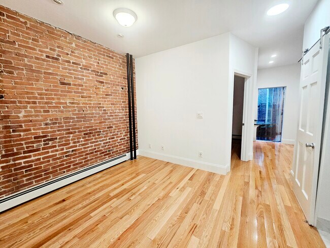 Building Photo - 53 Joy St