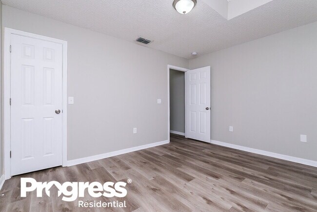 Building Photo - 12937 Lake Vista Dr