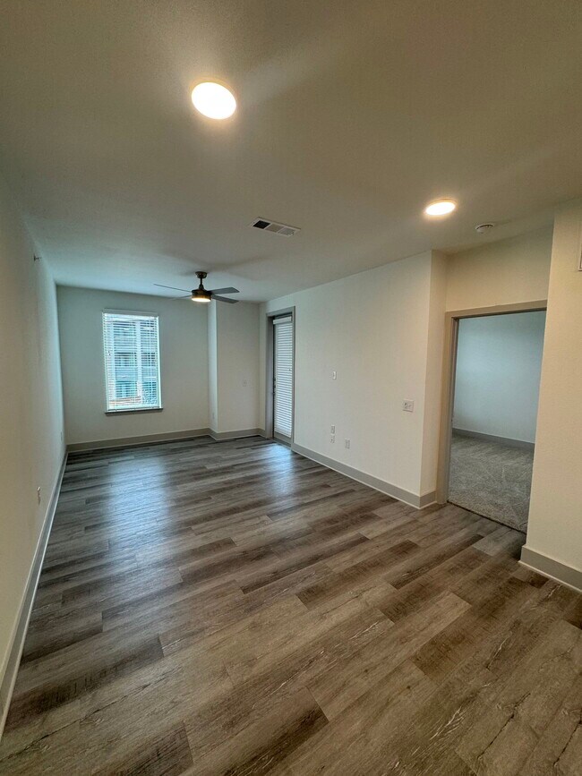 Foto del edificio - 5436 Huffines Blvd