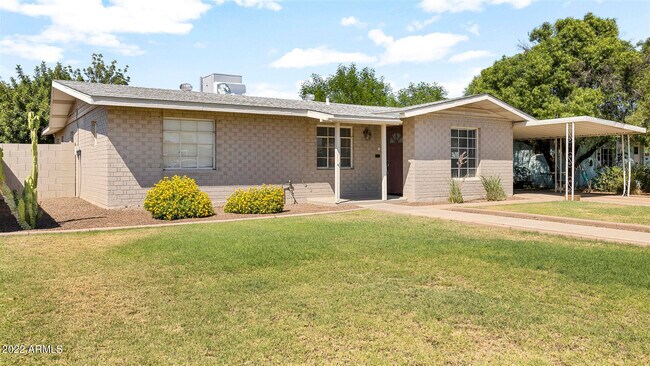 Foto del edificio - 1938 W Weldon Ave