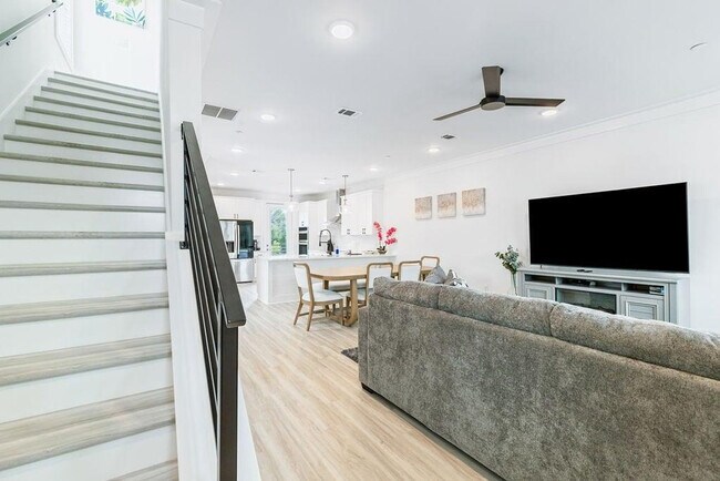 Building Photo - 125 Blue Eden Lp