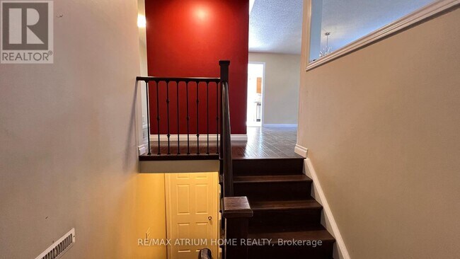 Building Photo - 124 Monique Crescent