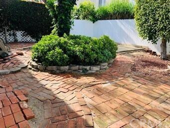 Building Photo - 256 Center St