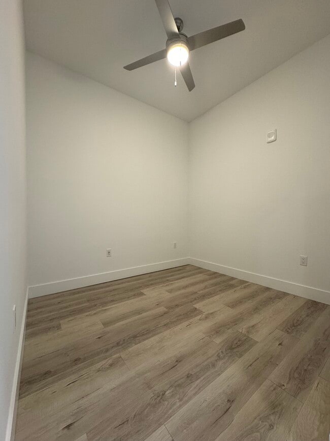 Dormitorio - 163 NW 26th St