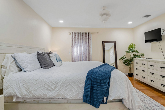 Building Photo - 244 Greymon Dr