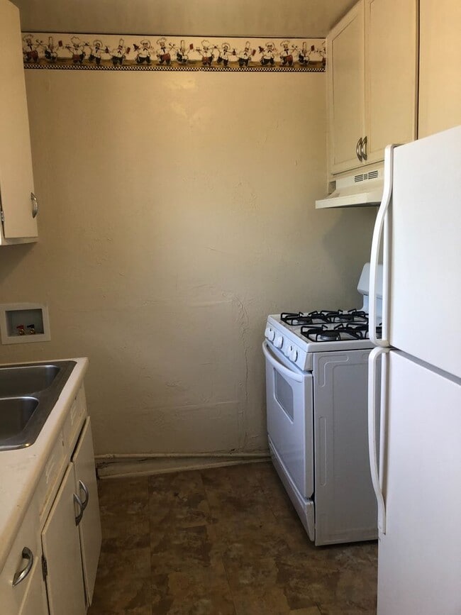 Foto del edificio - Paramount Duplex 2 Bedroom, 1 Full Bathroo...