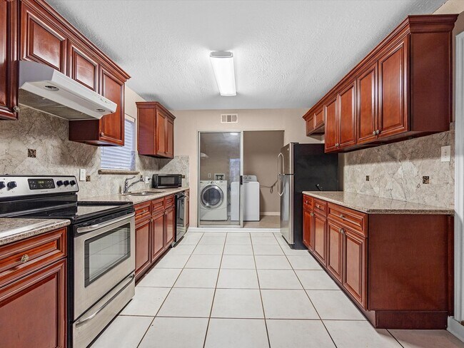 Building Photo - 3823 Suttonford Dr