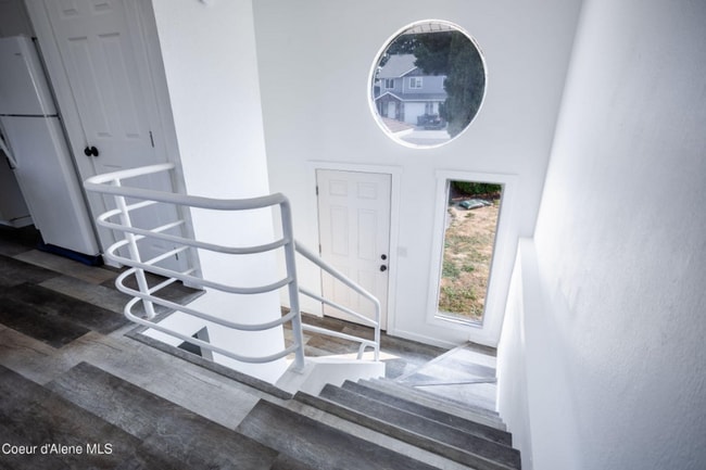 Building Photo - 919 E Spruce Ave