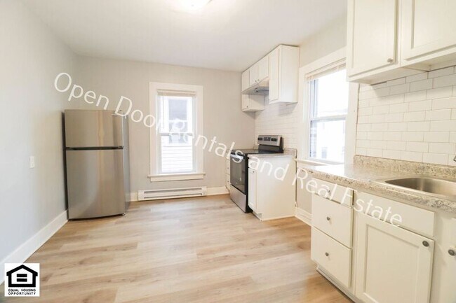 Foto del edificio - 833 Edgewater Ave