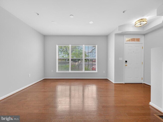 Foto del edificio - 6055 Wicker Ln