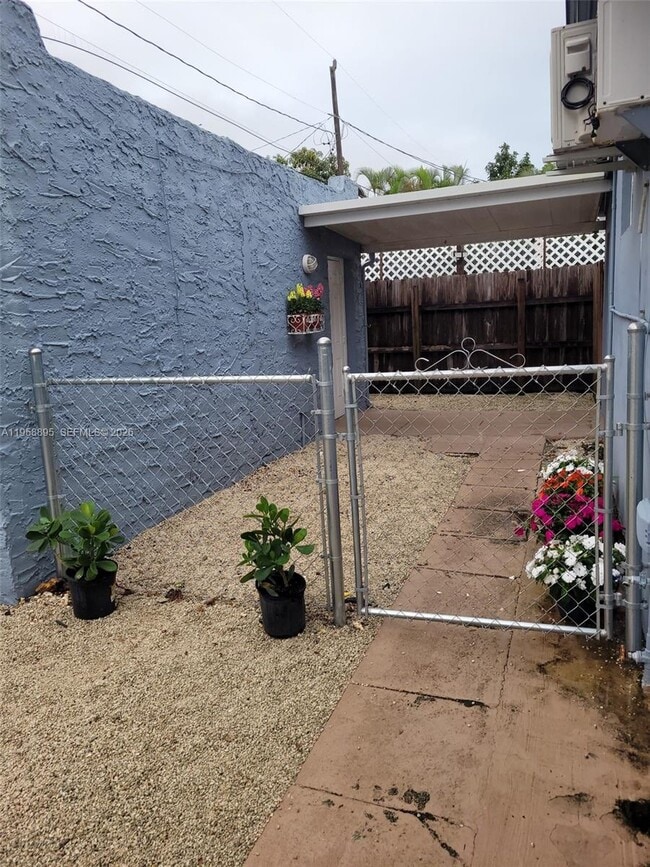 Foto del edificio - 2295 SW 25th St