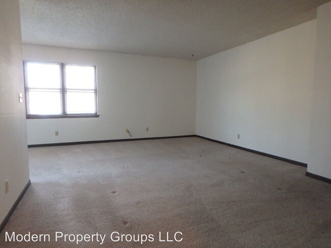Building Photo - 4408 Mesa Dr