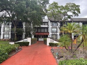 Building Photo - 3740 Inverrary Dr