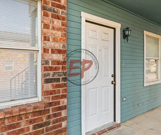 Foto del edificio - 2324 Breezy Dr