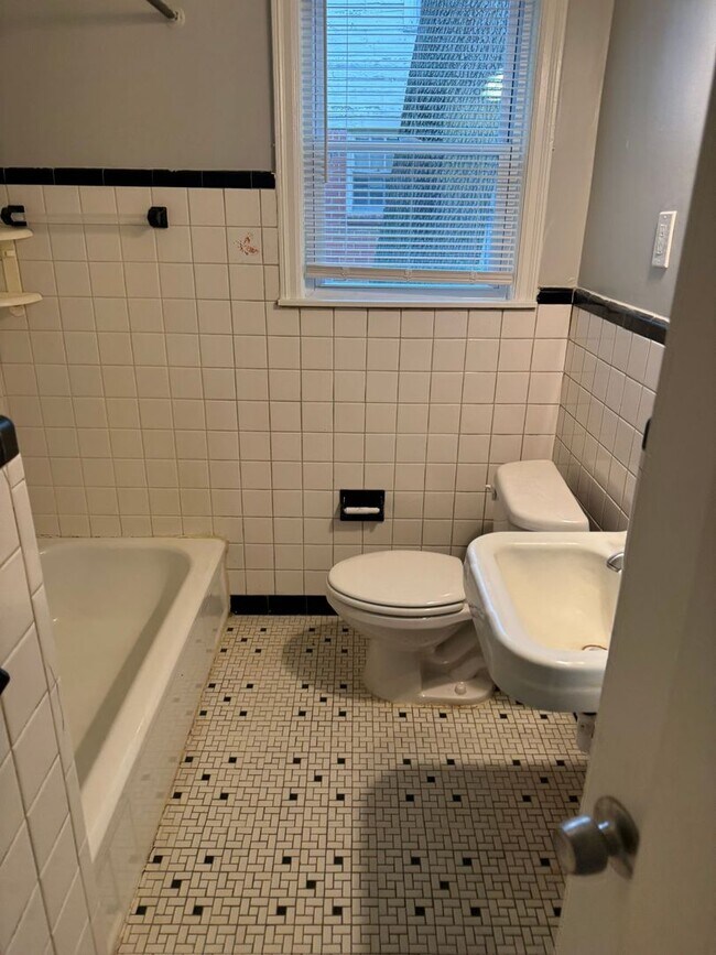 Building Photo - 157-159 Roberta Dr