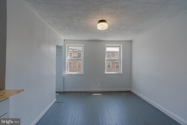Building Photo - 202 S Regester St