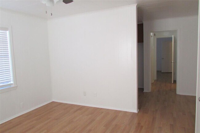 Building Photo - 1705 S Blue Bell Rd