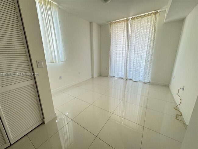 Foto del edificio - 7661 NW 107th Ave