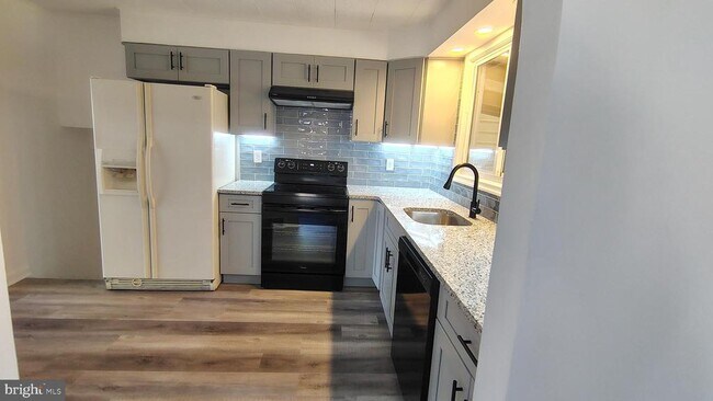 Foto del edificio - 574 Remsen Rd