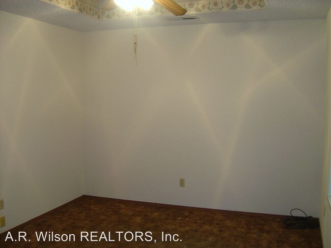 Building Photo - 1602 N PATTERSON Ave