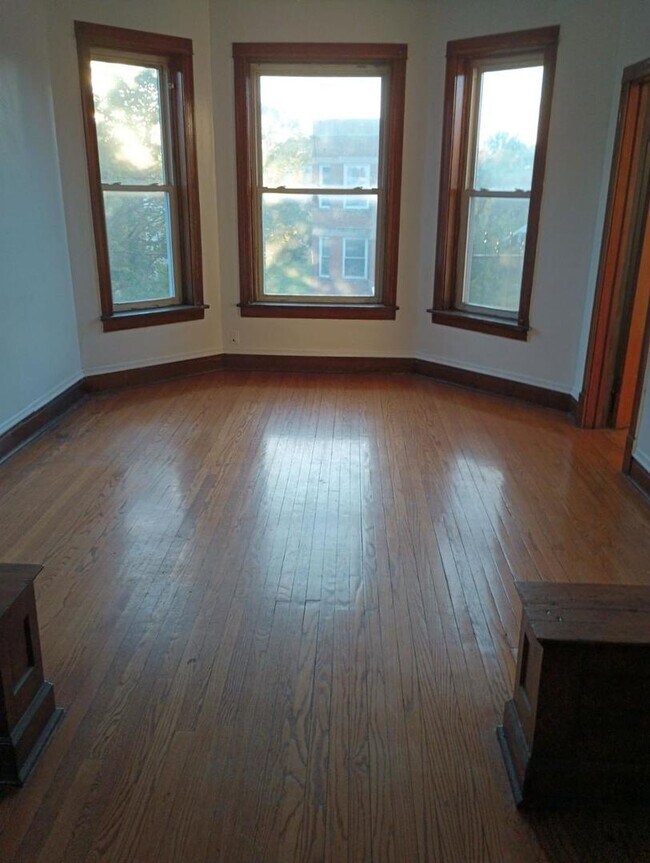 Building Photo - 5531 S Honore St