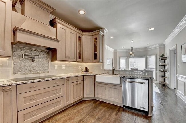 Building Photo - 350 S Satinwood Pl