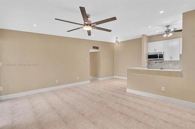 Foto del edificio - 9487 W McNab Rd