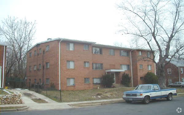 Building Photo - Captains Hill