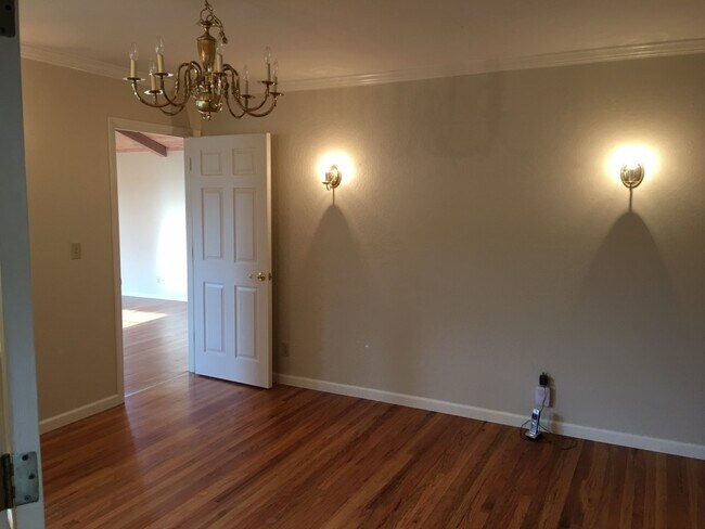 Foto del edificio - Willow Glen 3 bedroom home